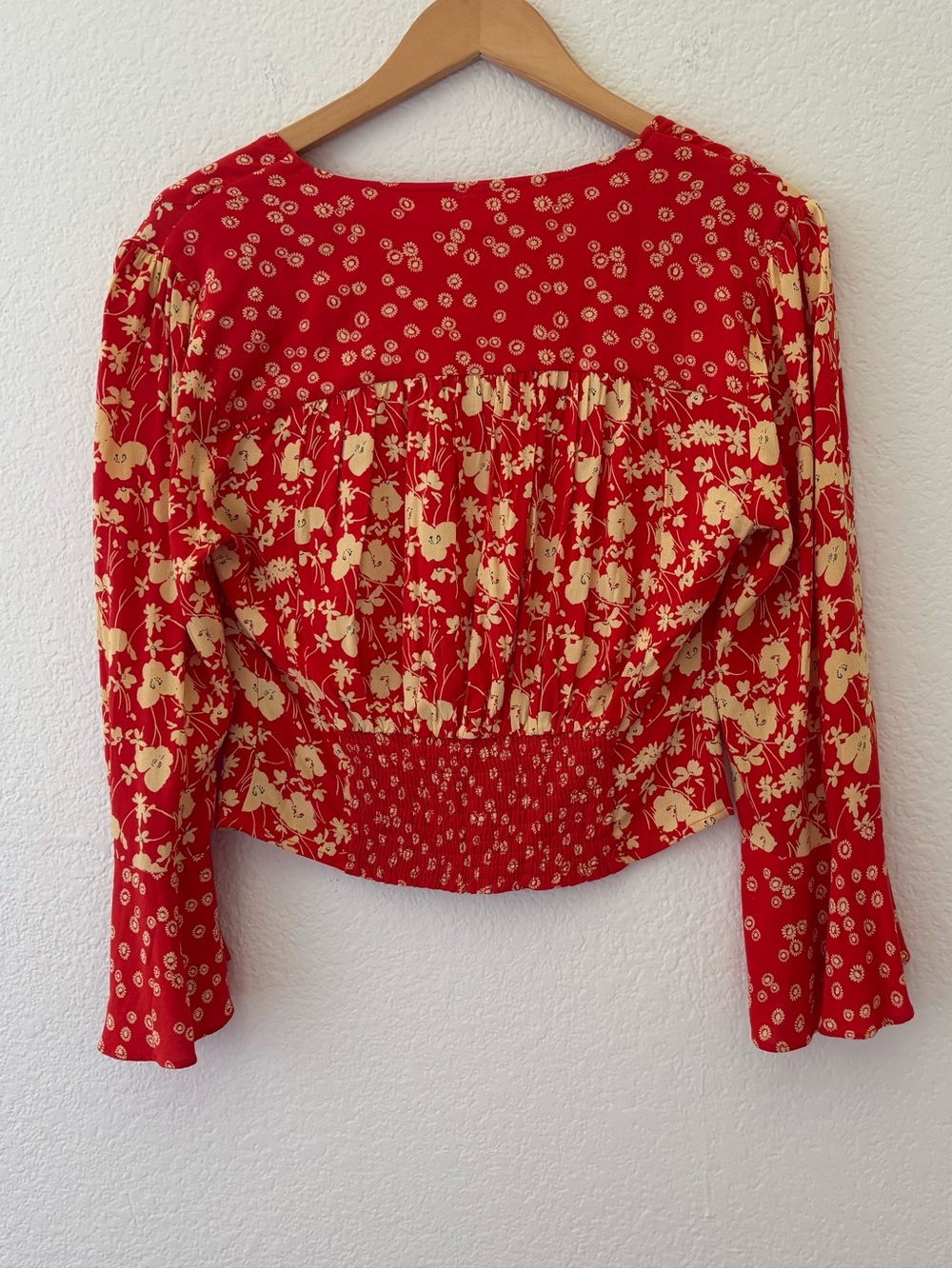 Free People lady bohemian red floral bell sleeve top size medium - Picture 6 of 8